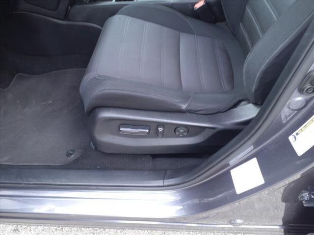 Vehicle image 11 of 21