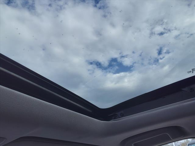 Vehicle image 20 of 21