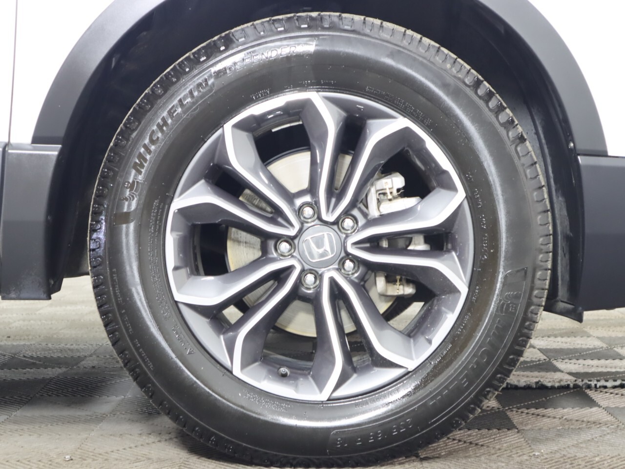 Vehicle image 41 of 49