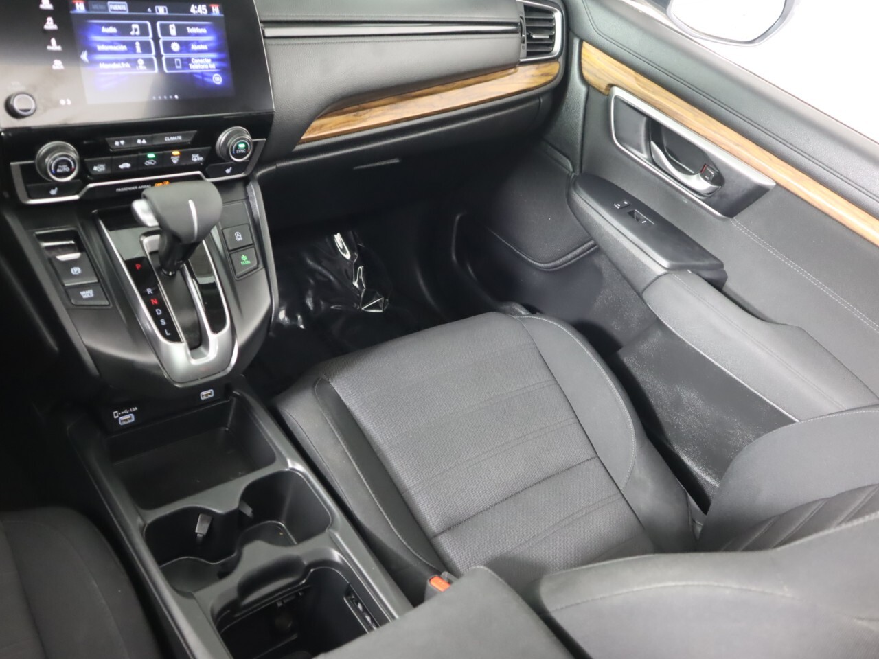 Vehicle image 32 of 49