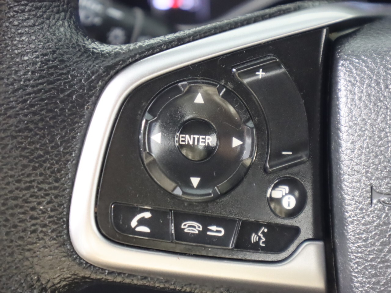 Vehicle image 11 of 49