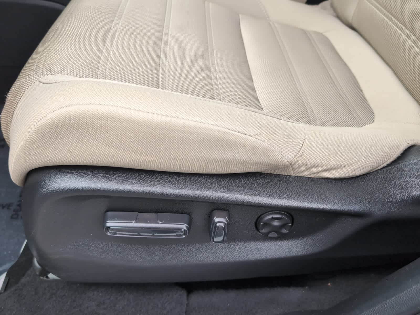Vehicle image 23 of 26