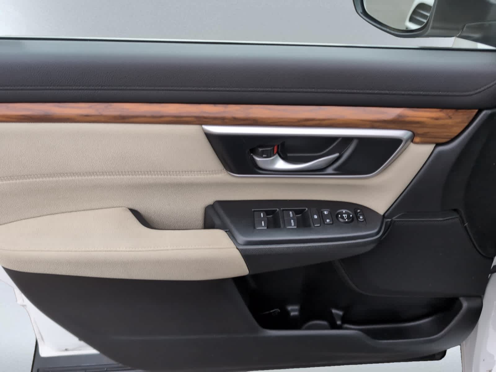 Vehicle image 16 of 26