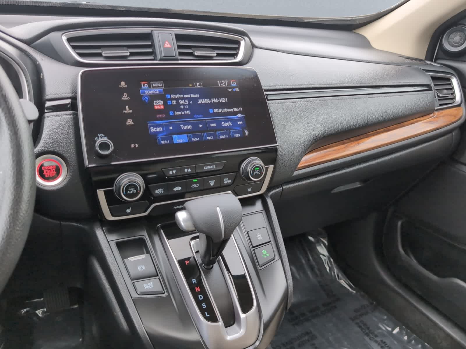 Vehicle image 17 of 26