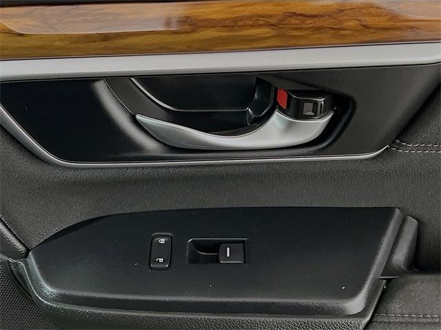 Vehicle image 28 of 32