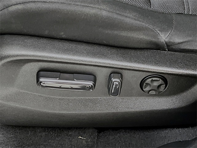 Vehicle image 13 of 32
