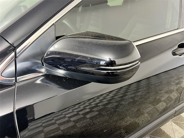 Vehicle image 10 of 32