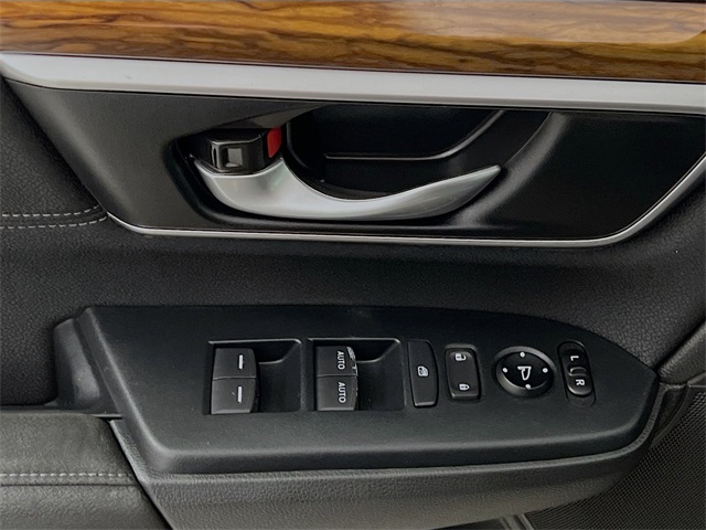 Vehicle image 14 of 32