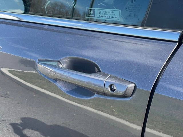 Vehicle image 25 of 28