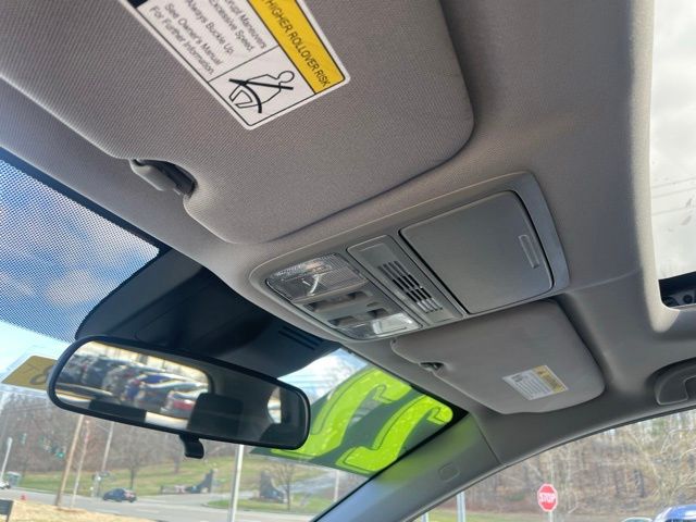 Vehicle image 22 of 28