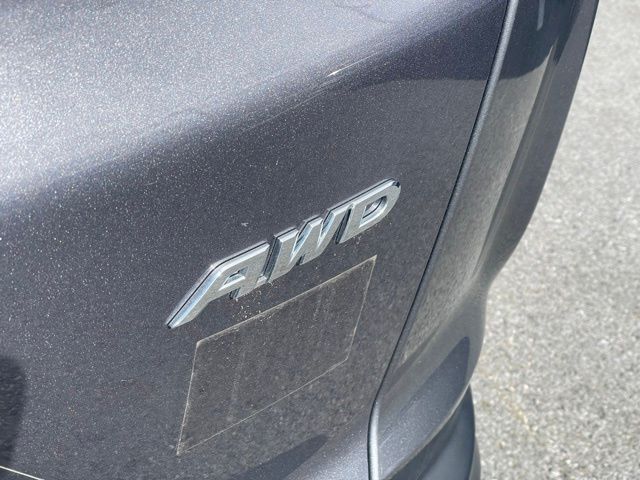 Vehicle image 18 of 28