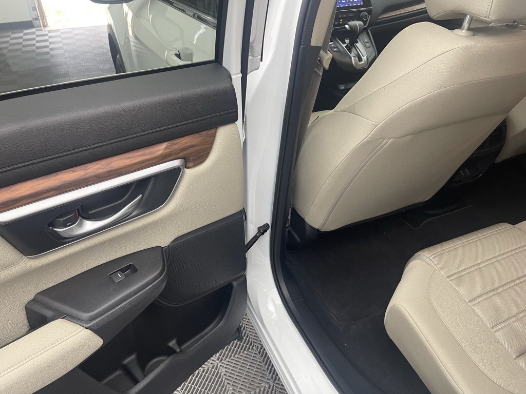 Vehicle image 33 of 35