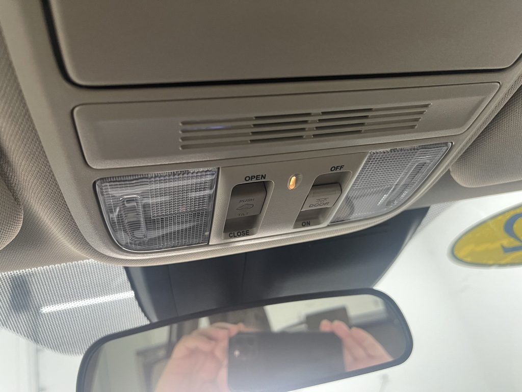 Vehicle image 32 of 35
