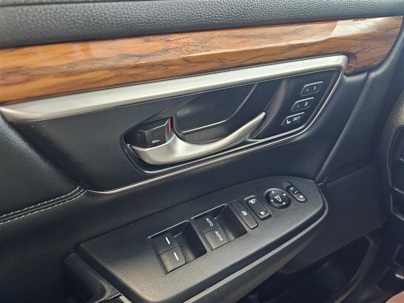 Vehicle image 17 of 29