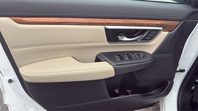 Vehicle image 21 of 34