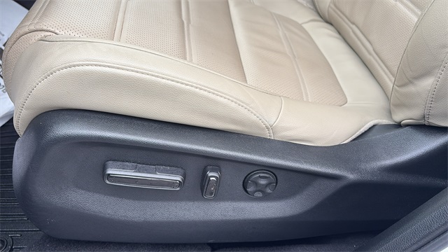 Vehicle image 20 of 34