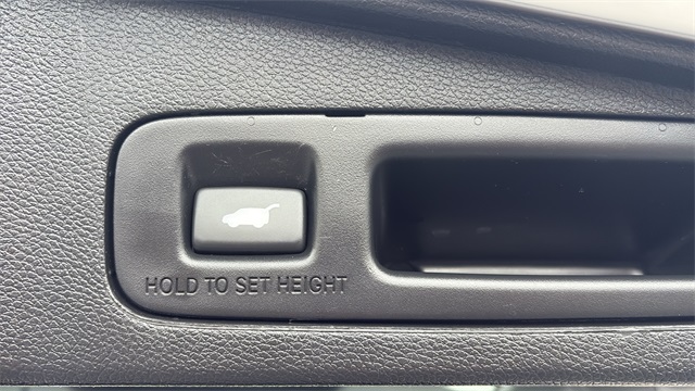Vehicle image 27 of 34