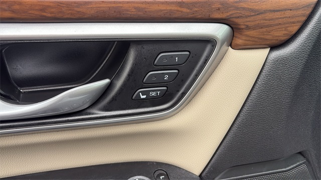 Vehicle image 22 of 34