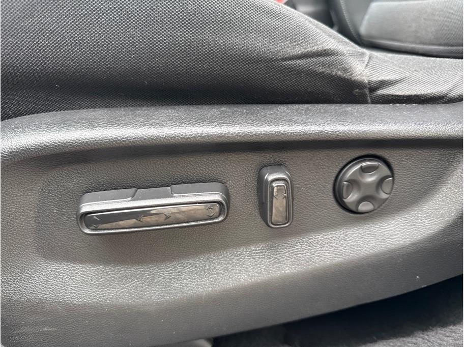Vehicle image 17 of 31