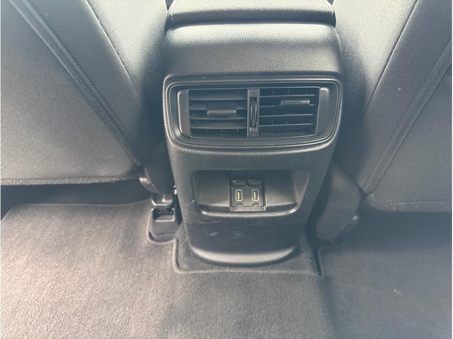 Vehicle image 19 of 31