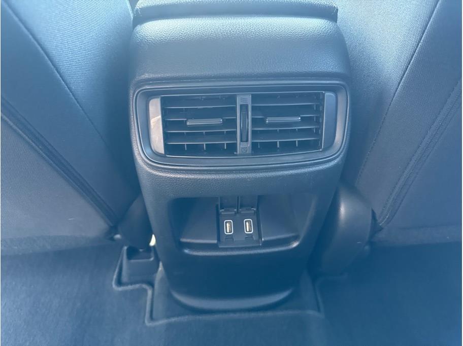 Vehicle image 17 of 23