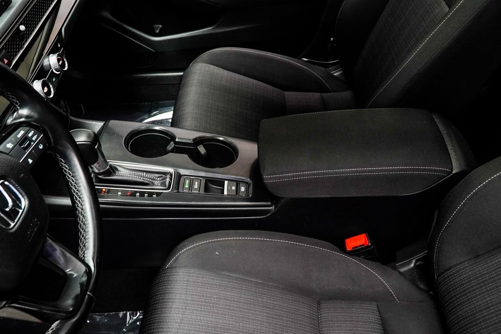 Vehicle image 16 of 35