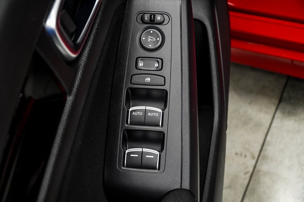Vehicle image 27 of 35