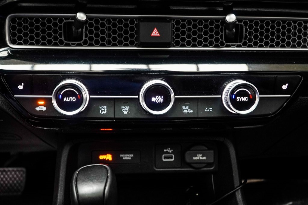 Vehicle image 18 of 35