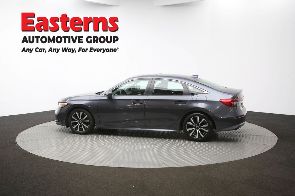 Vehicle image 32 of 62