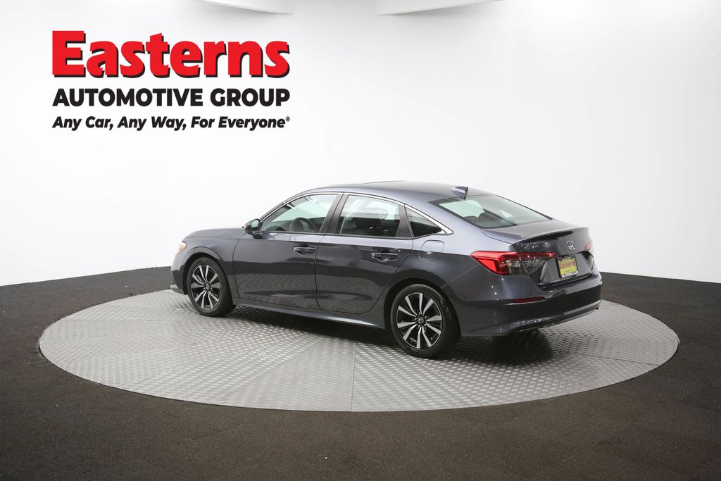 Vehicle image 33 of 62