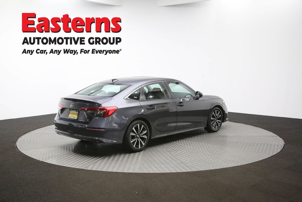 Vehicle image 21 of 62