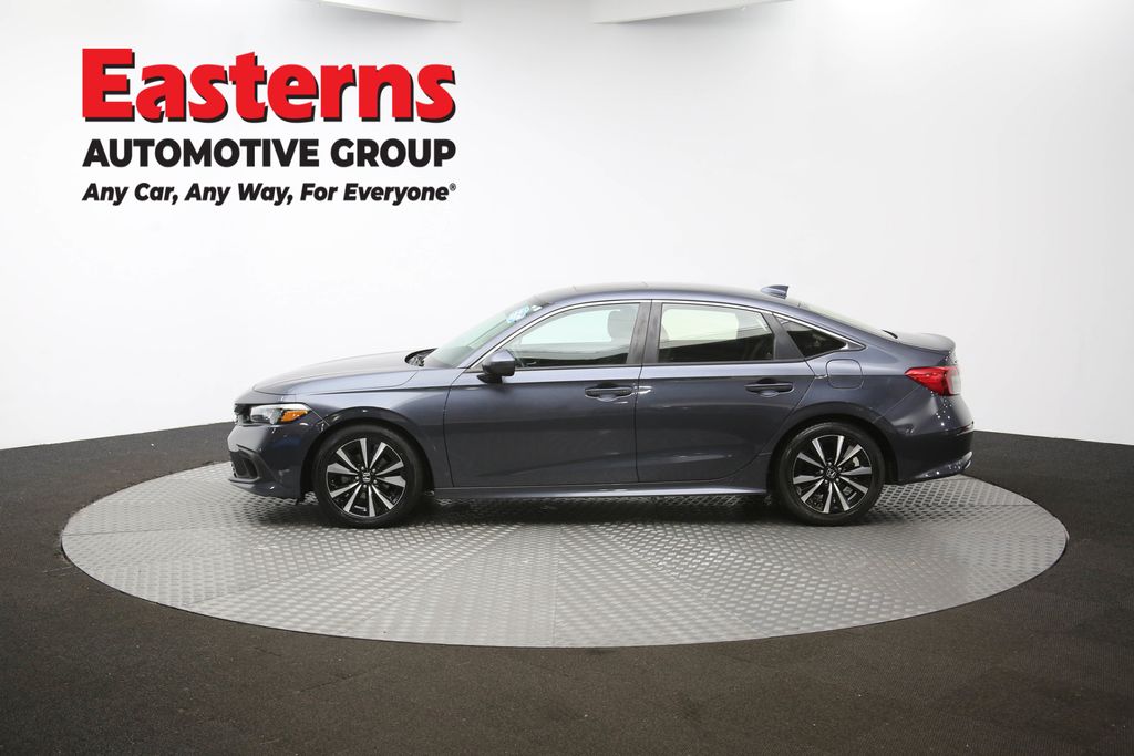 Vehicle image 33 of 61