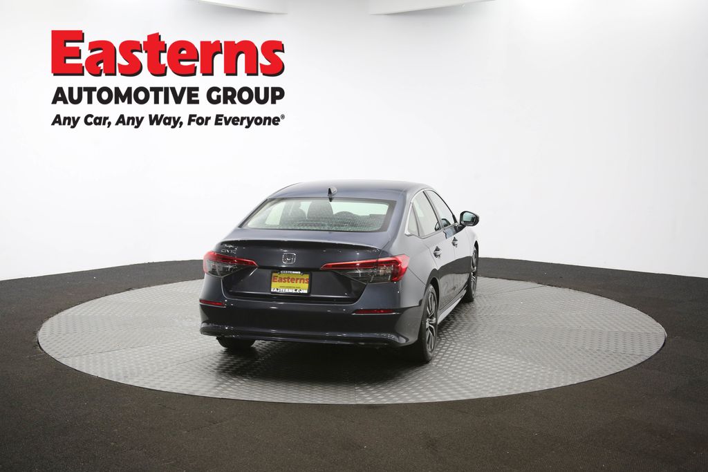 Vehicle image 21 of 61