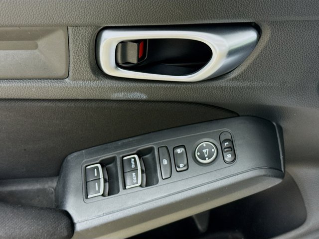 Vehicle image 28 of 33