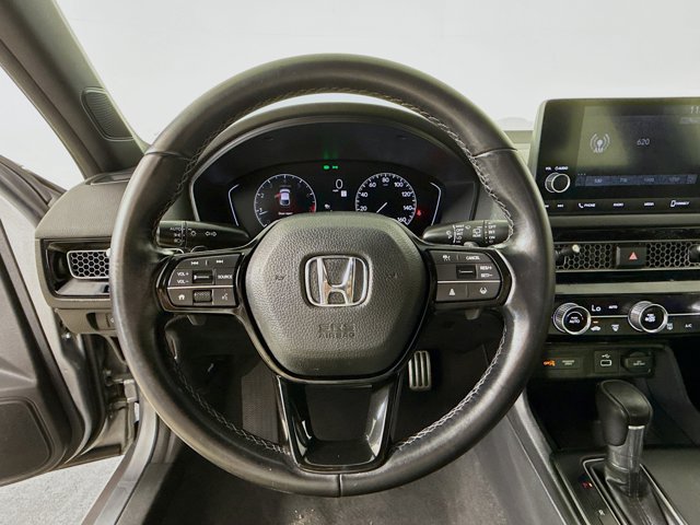 Vehicle image 18 of 33