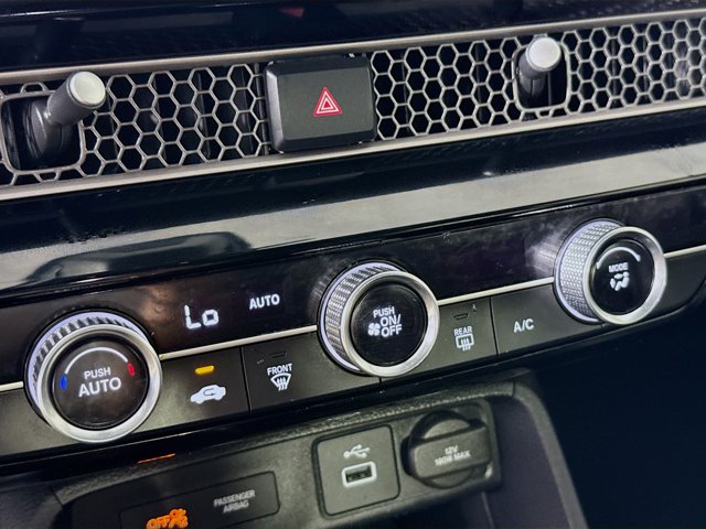 Vehicle image 23 of 33