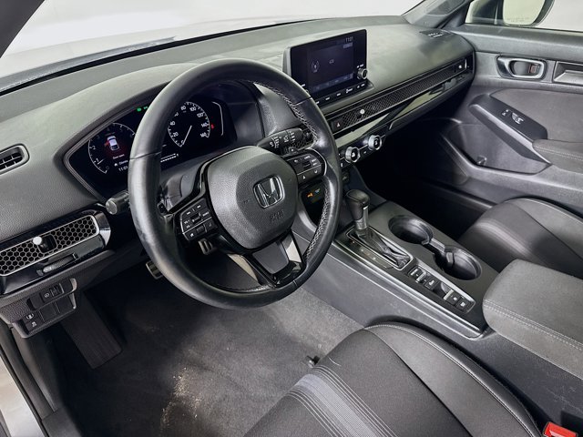 Vehicle image 16 of 33