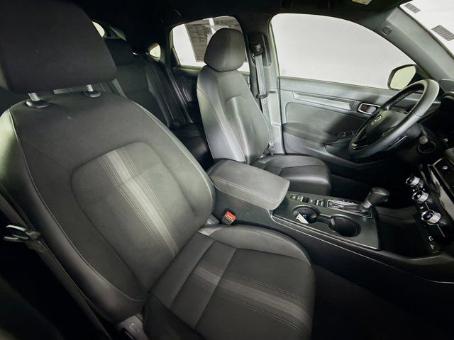 Vehicle image 14 of 33