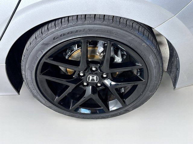 Vehicle image 9 of 33