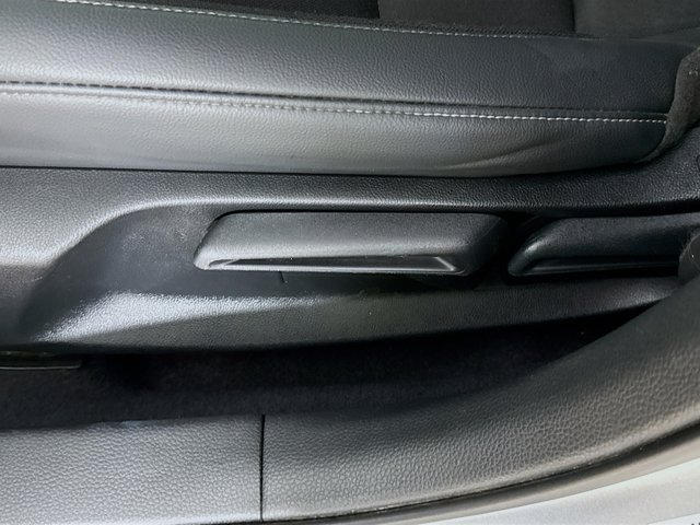 Vehicle image 26 of 33