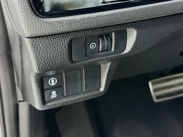 Vehicle image 25 of 33