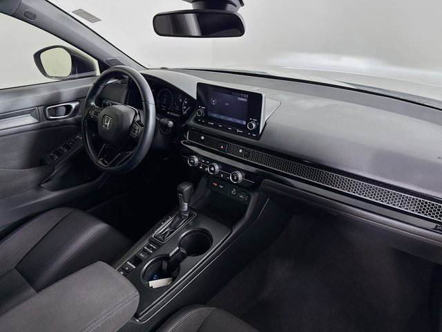 Vehicle image 15 of 33