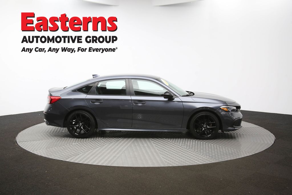 Vehicle image 18 of 60