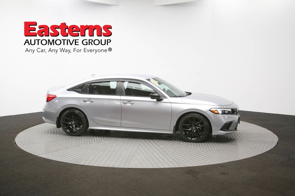 Vehicle image 16 of 97
