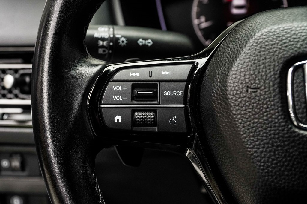 Vehicle image 27 of 39
