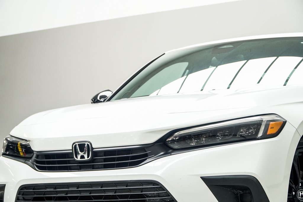 Vehicle image 10 of 39