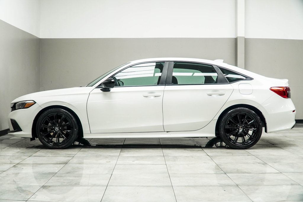 Vehicle image 9 of 39