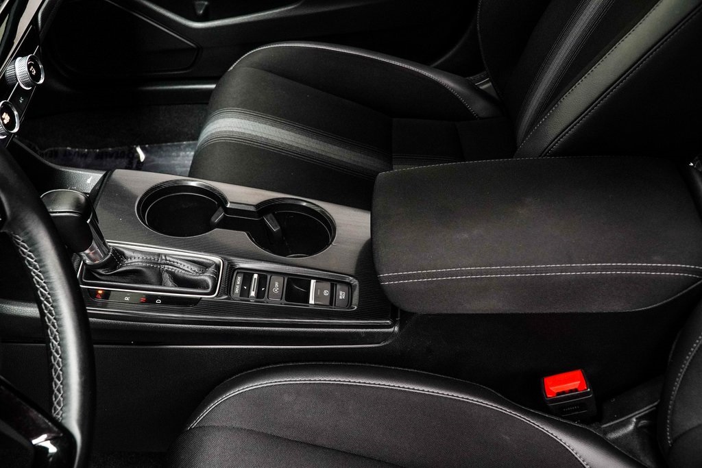 Vehicle image 17 of 39