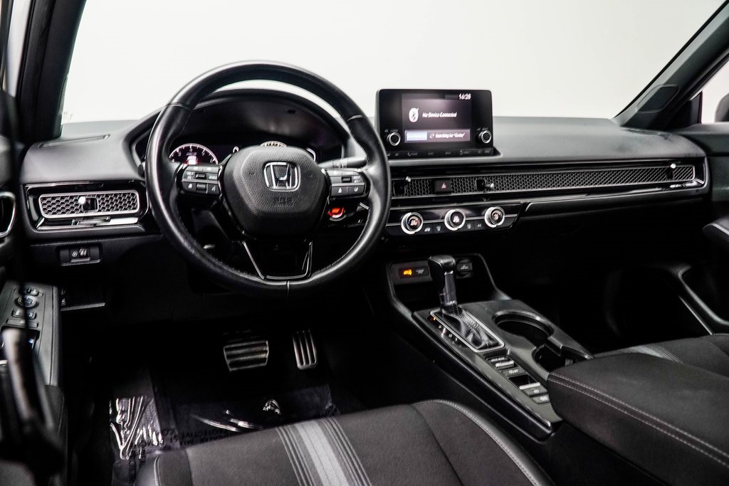 Vehicle image 12 of 39