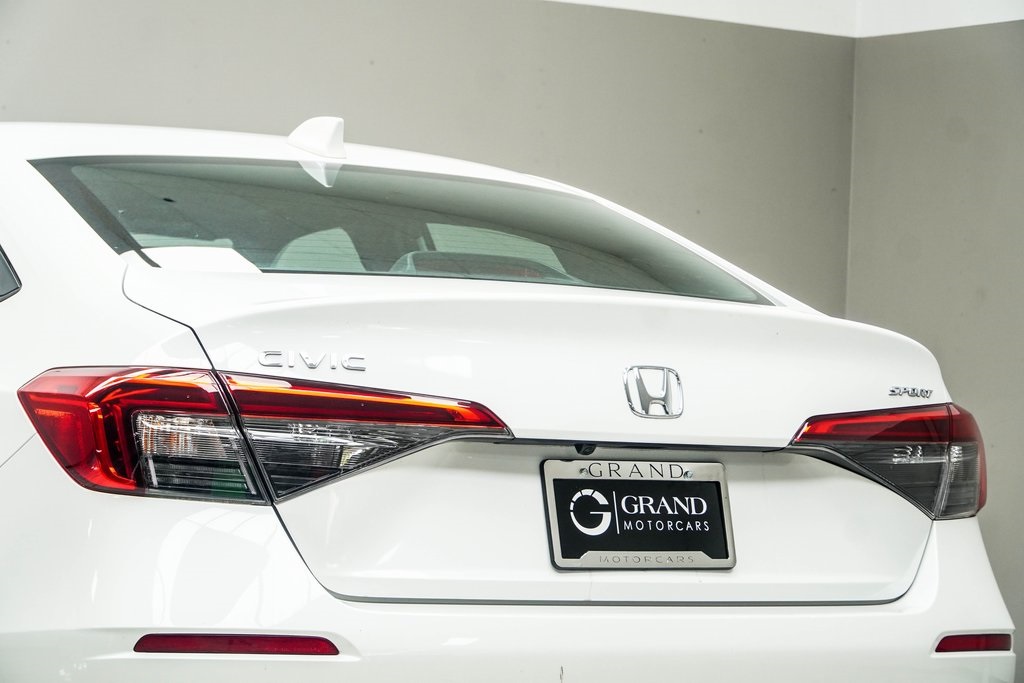 Vehicle image 13 of 39